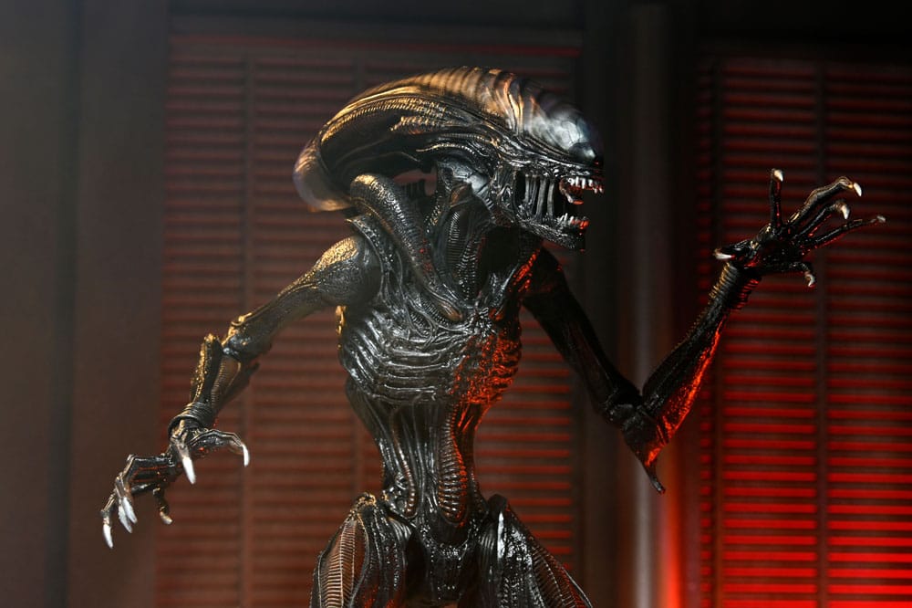 Alien: Romulus Ultimate Action Figure Scorched Xenomorph 18 cm