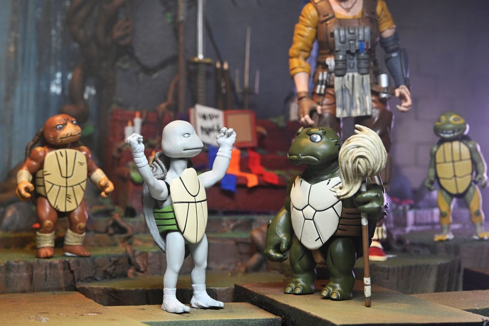 Teenage Mutant Ninja Turtles: The Last Ronin Action Figure Ultimate Casey Marie with Baby Odyn & Uno 17 cm