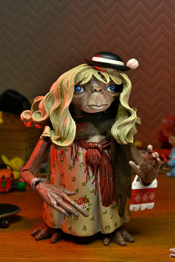 E.T. the Extra-Terrestrial Action Figure Ultimate Dress-Up E.T. 11 cm - Severely damaged packaging