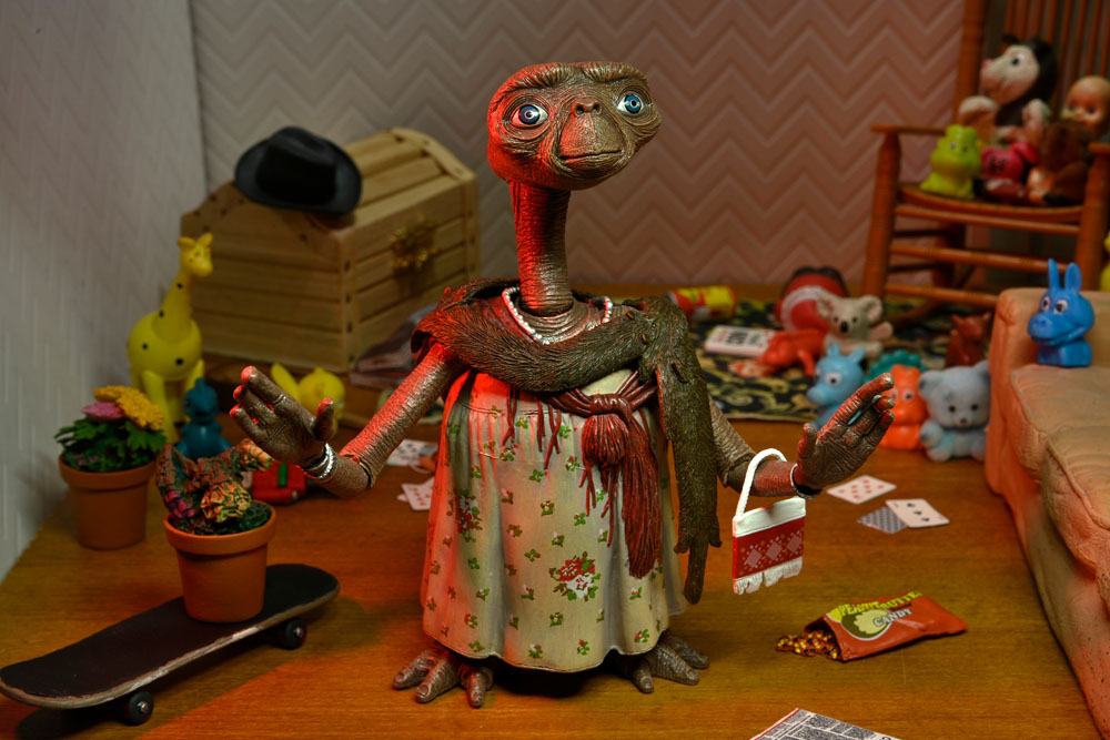 E.T. the Extra-Terrestrial Action Figure Ultimate Dress-Up E.T. 11 cm - Severely damaged packaging