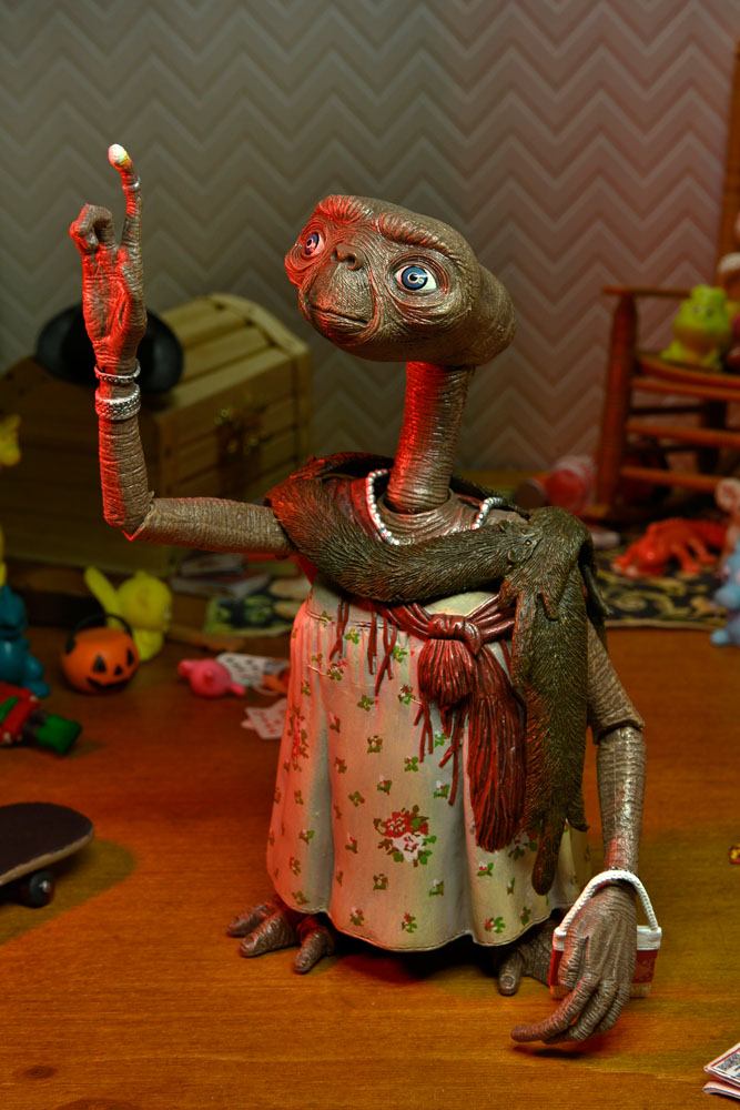 E.T. the Extra-Terrestrial Action Figure Ultimate Dress-Up E.T. 11 cm - Severely damaged packaging