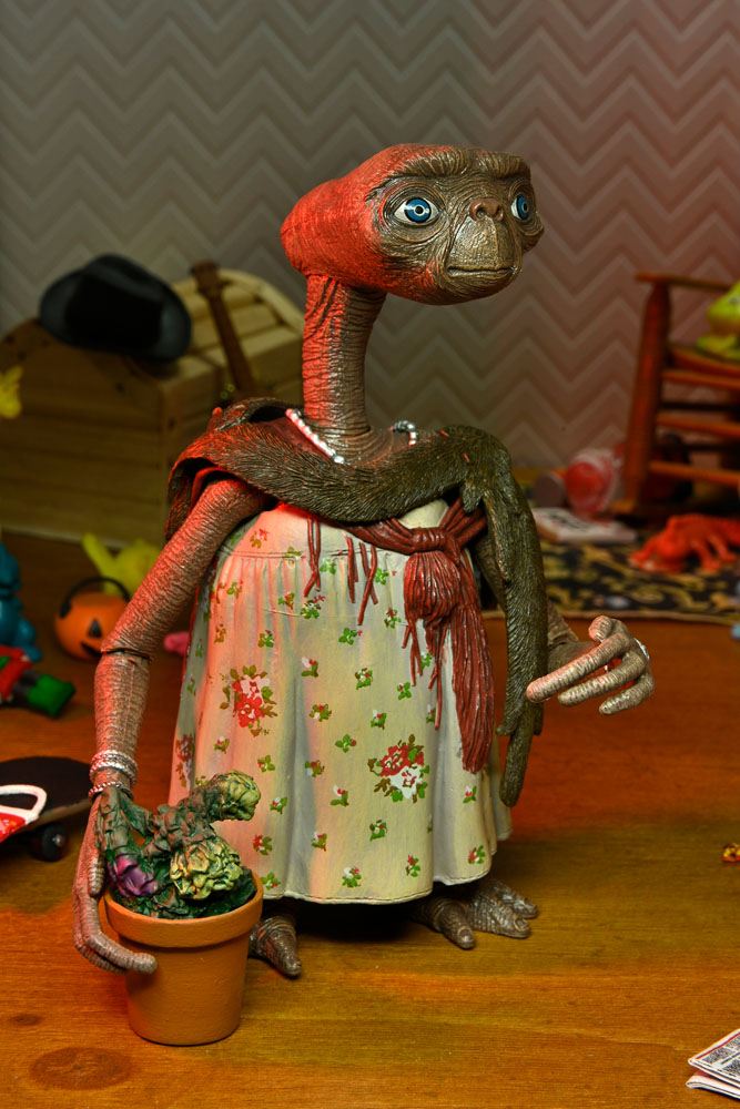 E.T. the Extra-Terrestrial Action Figure Ultimate Dress-Up E.T. 11 cm - Severely damaged packaging