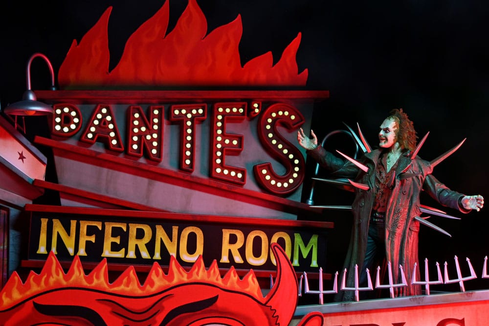Beetlejuice (1988) Diorama Trenchcoat with Spikes Inferno Room Deluxe Set  - Damaged packaging