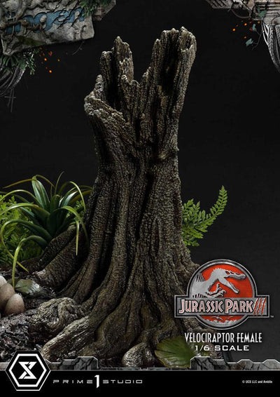 Jurassic Park III Legacy Museum Collection Statue 1/6 Velociraptor Female Bonus Version 44 cm