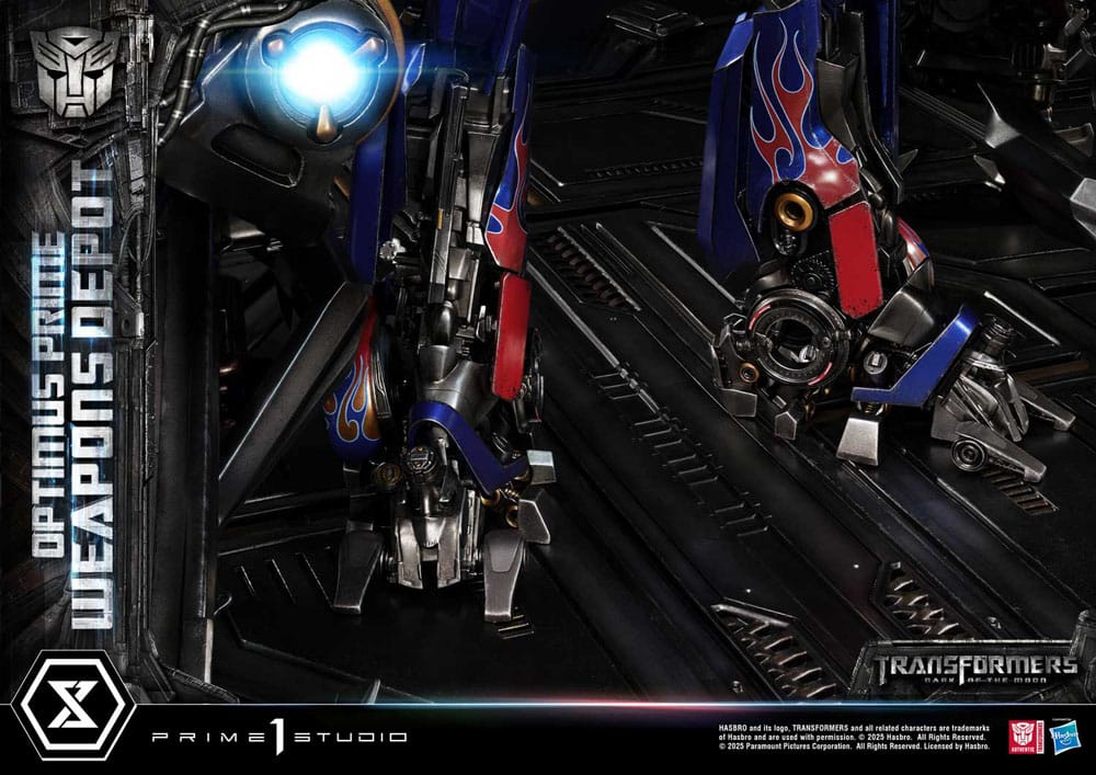 Transformers: Dark of the Moon (Film) Museum Masterline Statue Optimus Prime Weapons Depot 127 cm