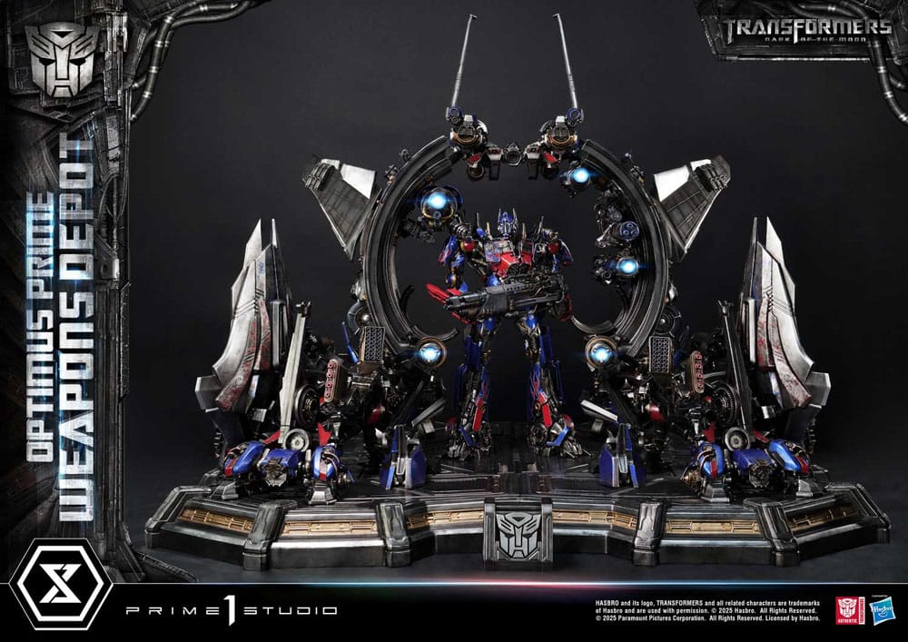 Transformers: Dark of the Moon (Film) Museum Masterline Statue Optimus Prime Weapons Depot Bonus Version 127 cm