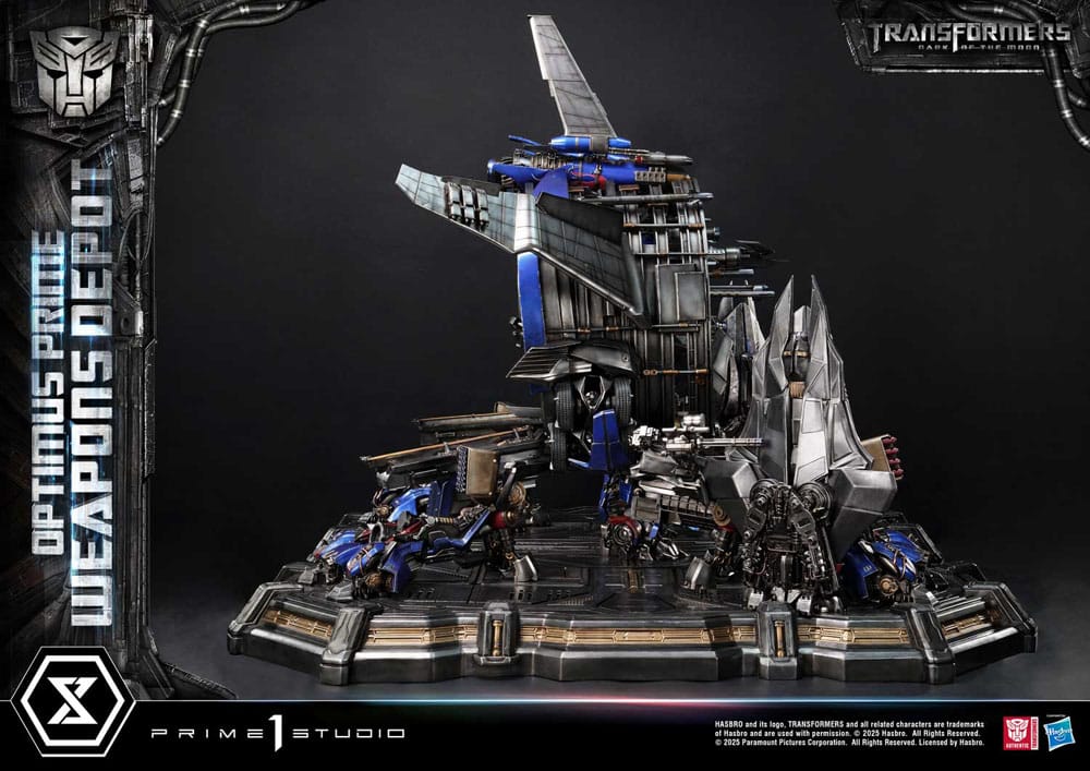 Transformers: Dark of the Moon (Film) Museum Masterline Statue Optimus Prime Weapons Depot Bonus Version 127 cm