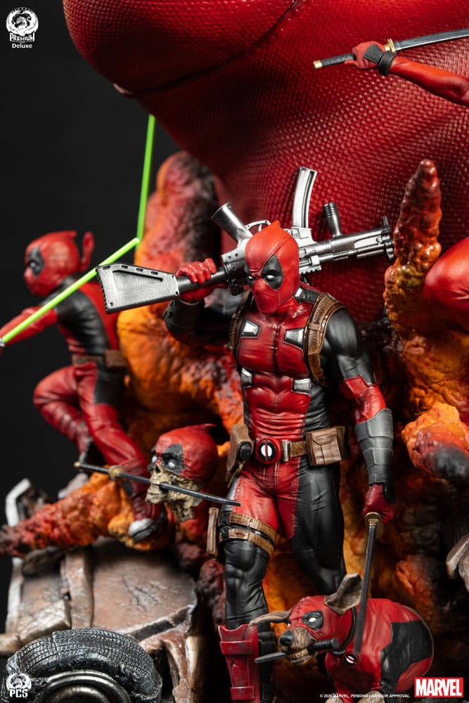 Marvel Fine Art Bust Deadpool Deluxe Edition 42 cm