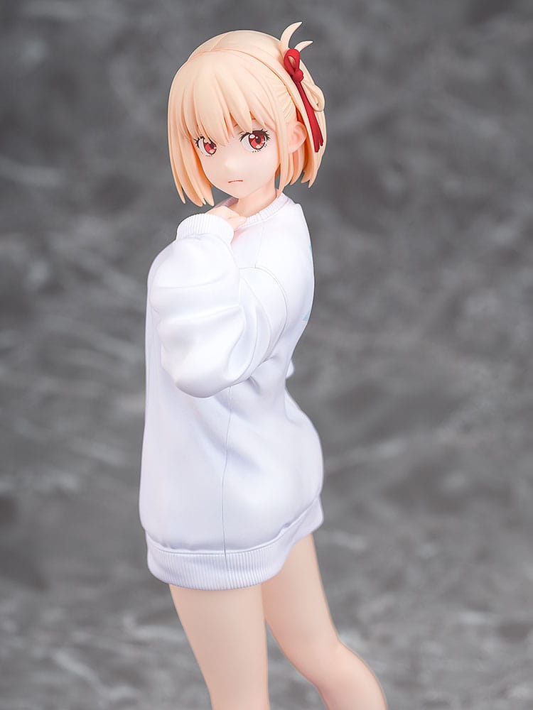 Lycoris Recoil PVC Statue 1/7 Chisato Nishikigi: Oversized Sweatshirt Ver. 25 cm