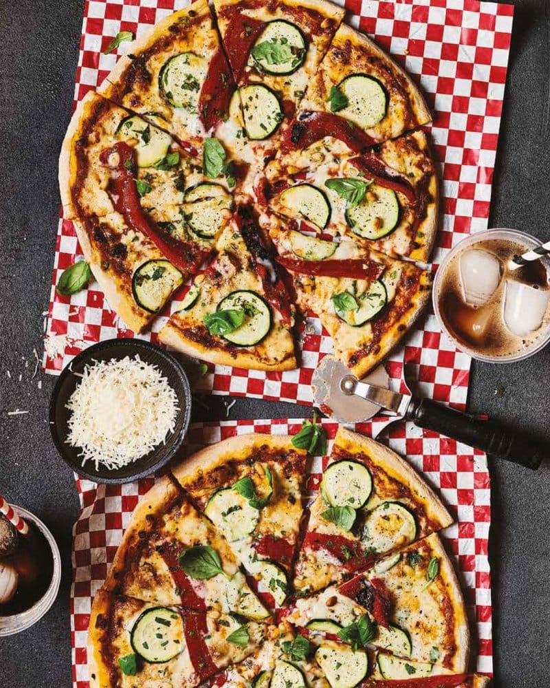 Five Nights at Freddy's: The Official Cookbook - Over 40 Exciting Recipes! *German Version*