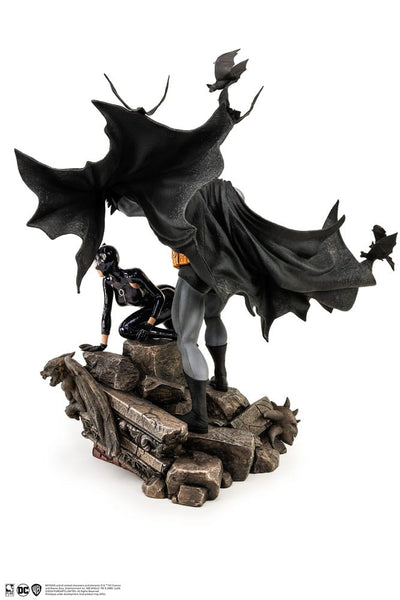 DC Comics Statue 1/4 Batman &amp; Catwoman Reunion 67 cm