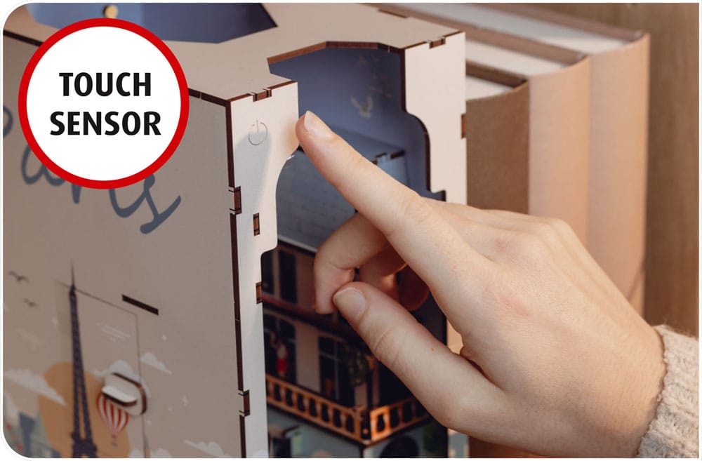 Paris Tiny Adventures Book Nook Mini Diorama 23 cm