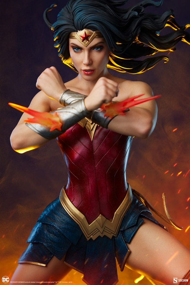 DC Comics Premium Format Statue Wonder Woman: Saving the Day 50 cm