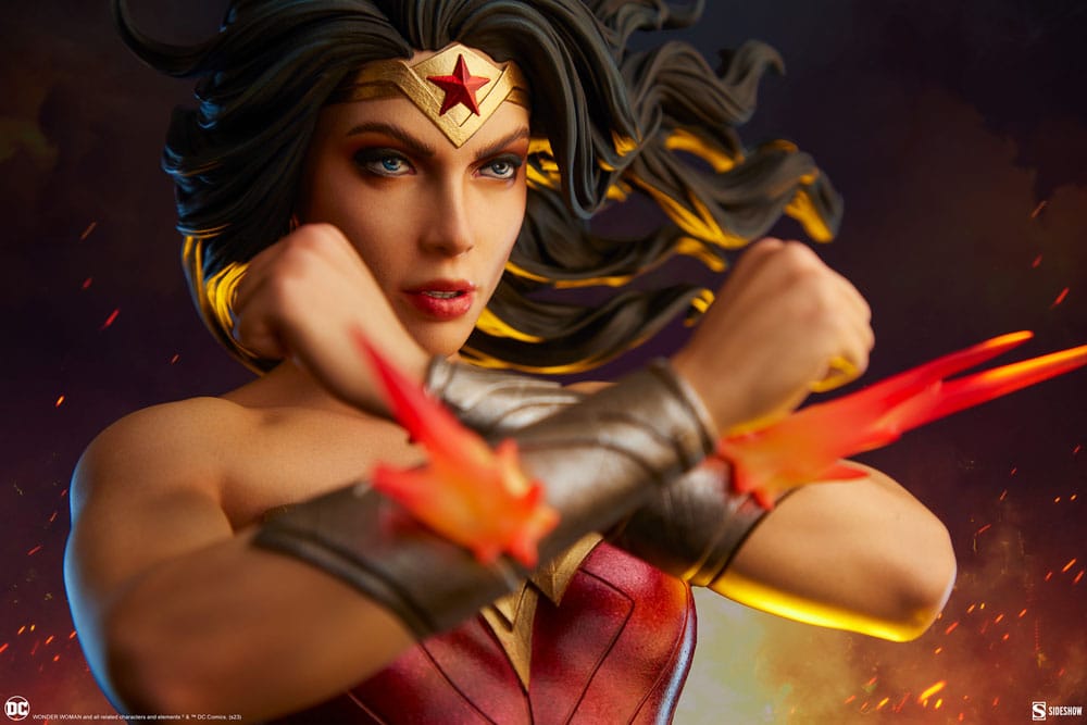 DC Comics Premium Format Statue Wonder Woman: Saving the Day 50 cm