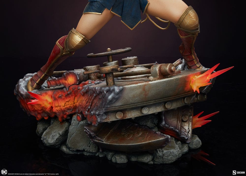 DC Comics Premium Format Statue Wonder Woman: Saving the Day 50 cm