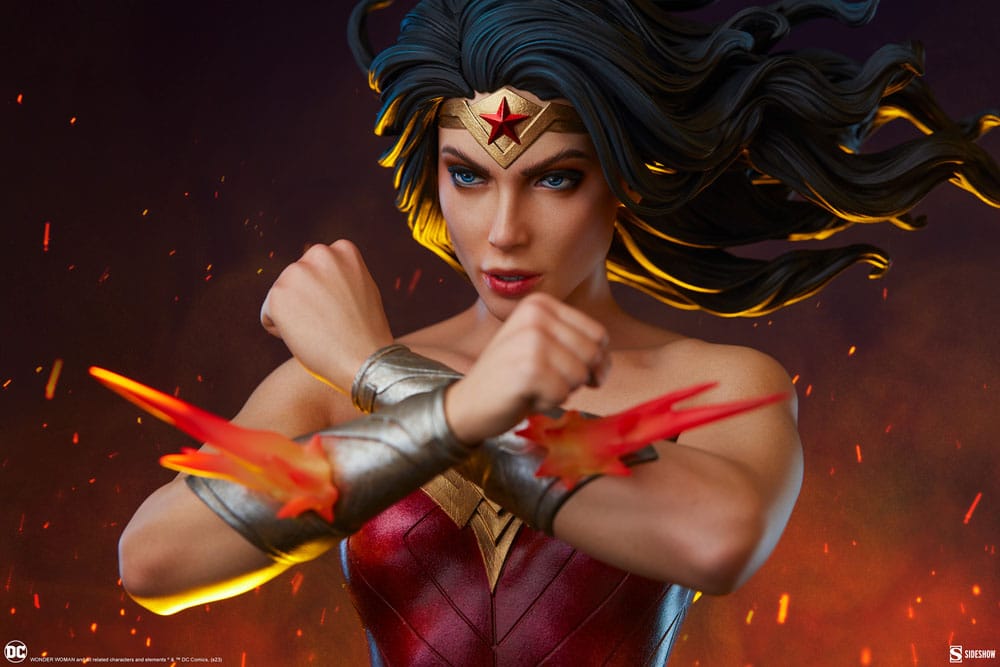 DC Comics Premium Format Statue Wonder Woman: Saving the Day 50 cm