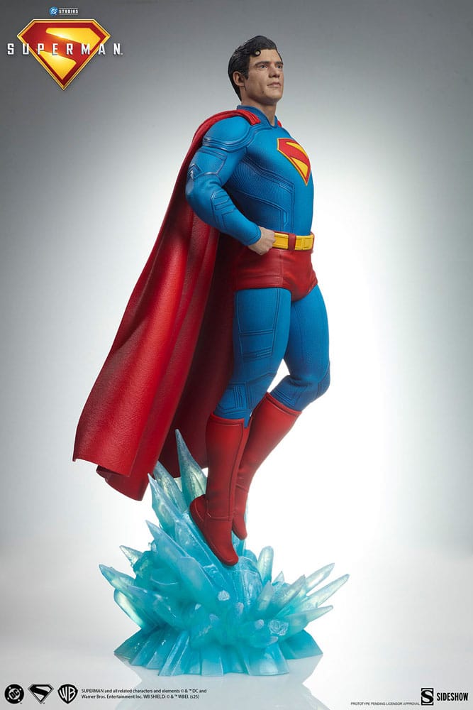 Superman (2025) Premium Format Statues Superman 61 cm &amp; Krypto 23 cm Bundle (2)