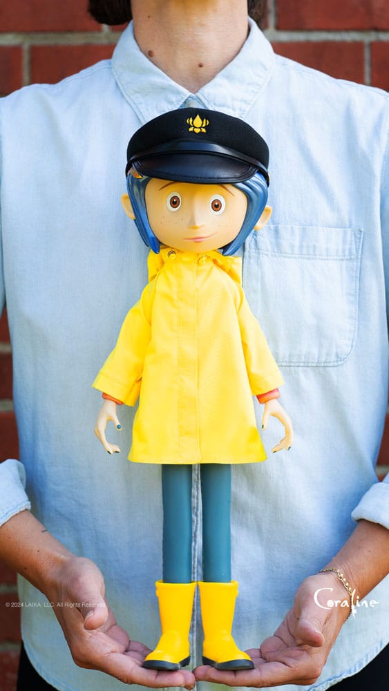 Coraline Supersize Vinyl Action Figure Coraline (Button Eyes) 40 cm