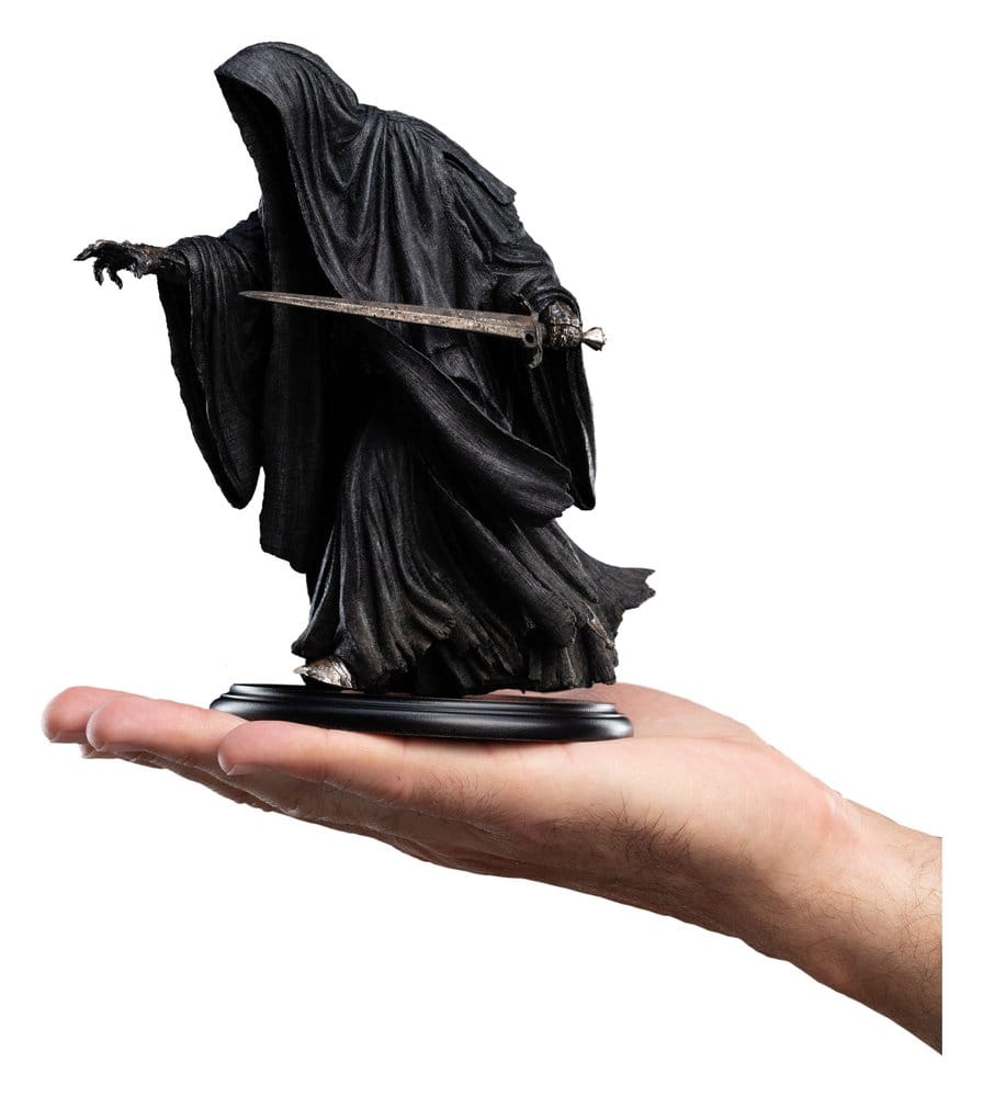 The Lord of the Rings Trilogy Mini Statue Ringwraith at the Prancing Pony 18 cm