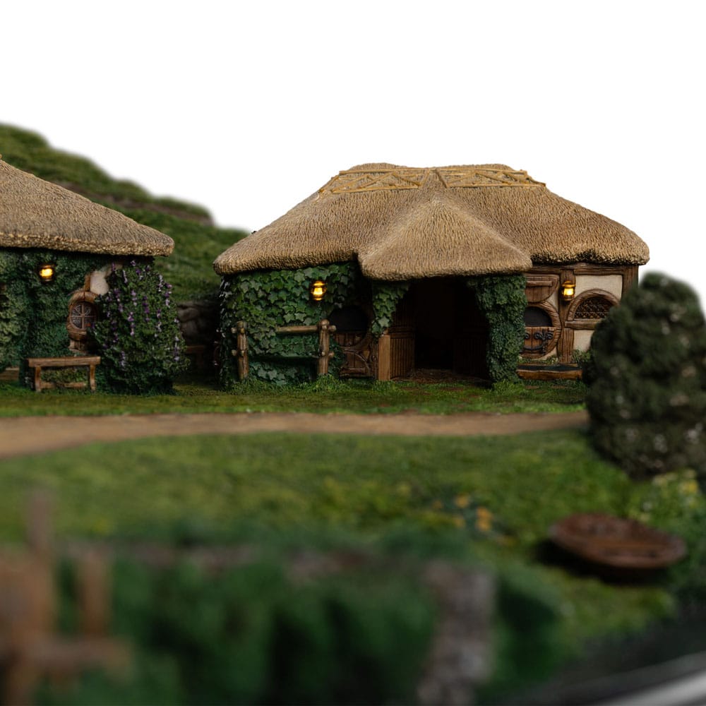 Lord of the Rings Statue The Green Dragon Inn