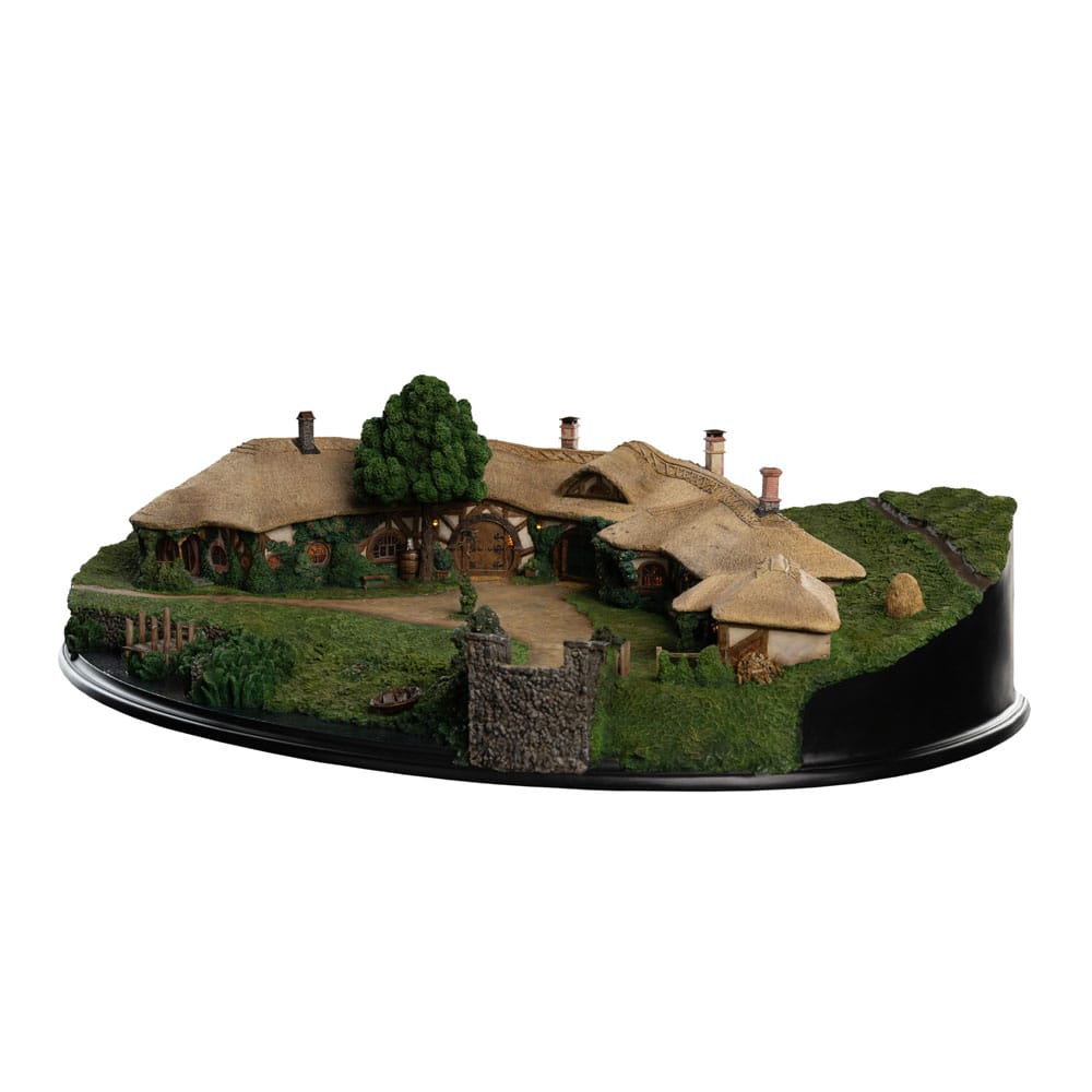 Lord of the Rings Statue The Green Dragon Inn